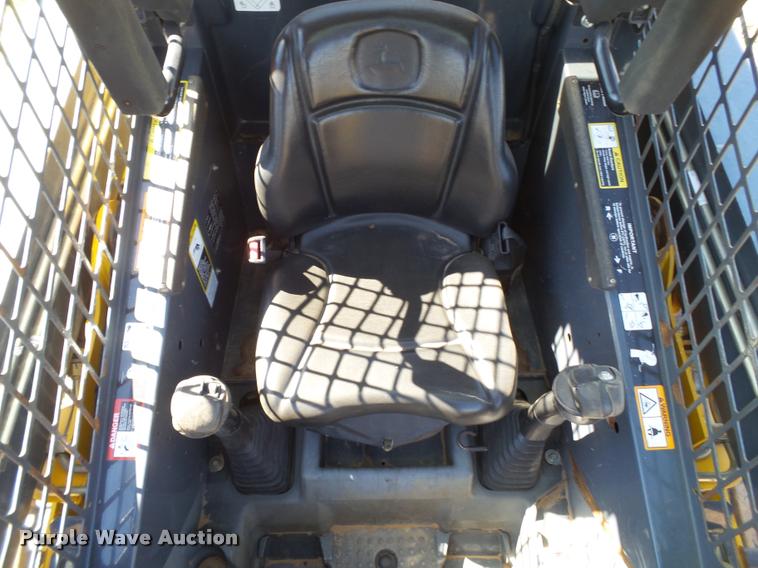 image for item L1616 2010 John Deere 319D skid steer