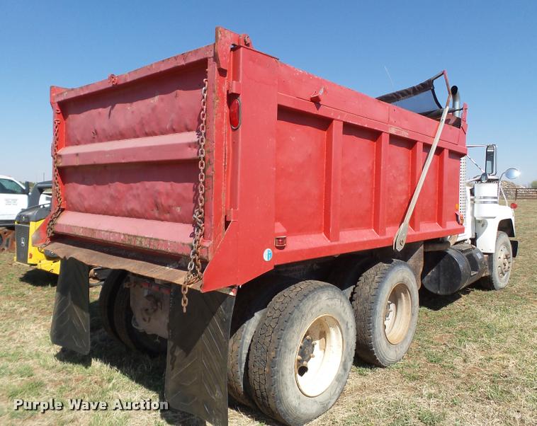image for item L1617 1986 Mack R688ST dump truck