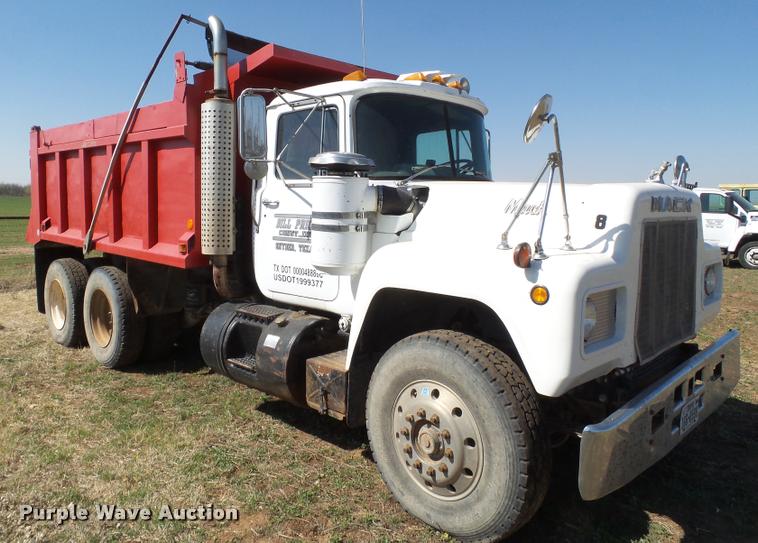 image for item L1617 1986 Mack R688ST dump truck