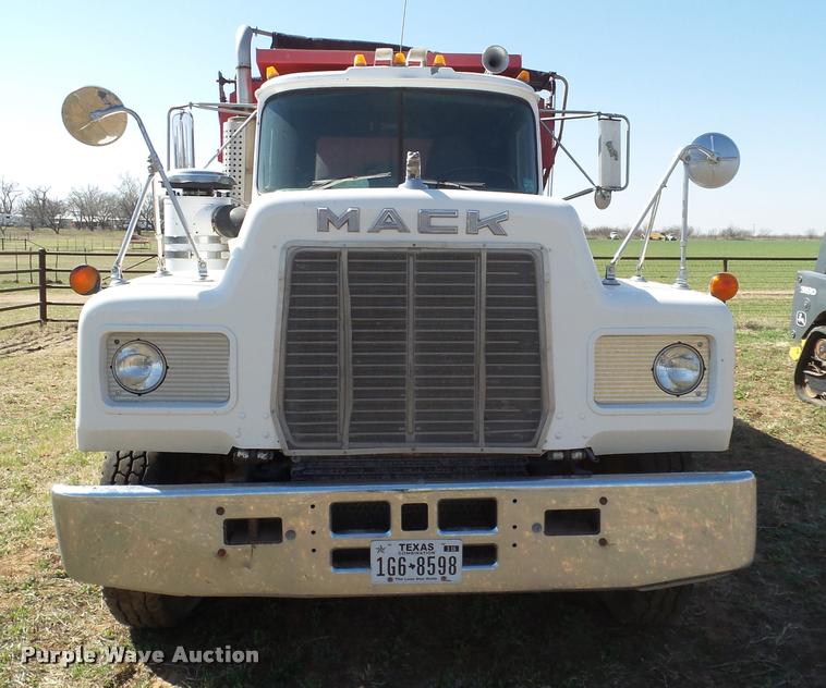 image for item L1617 1986 Mack R688ST dump truck