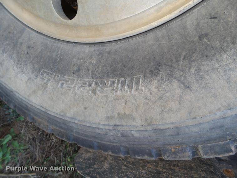 image for item L1617 1986 Mack R688ST dump truck