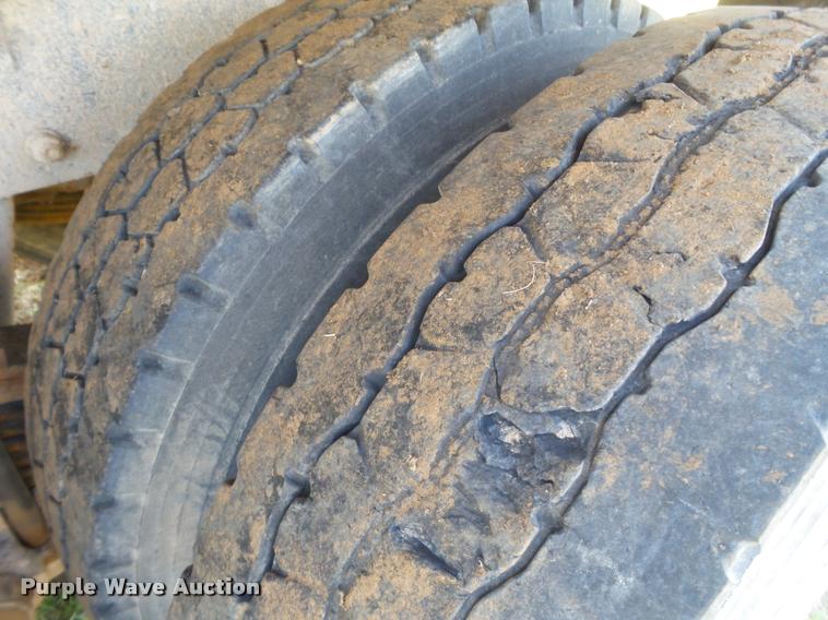 image for item L1617 1986 Mack R688ST dump truck