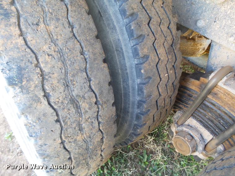 image for item L1617 1986 Mack R688ST dump truck