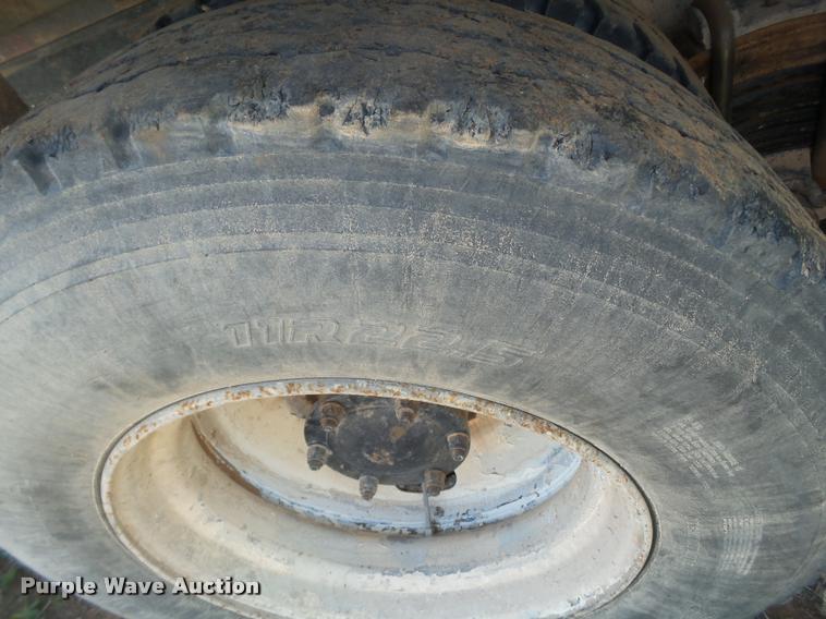 image for item L1617 1986 Mack R688ST dump truck