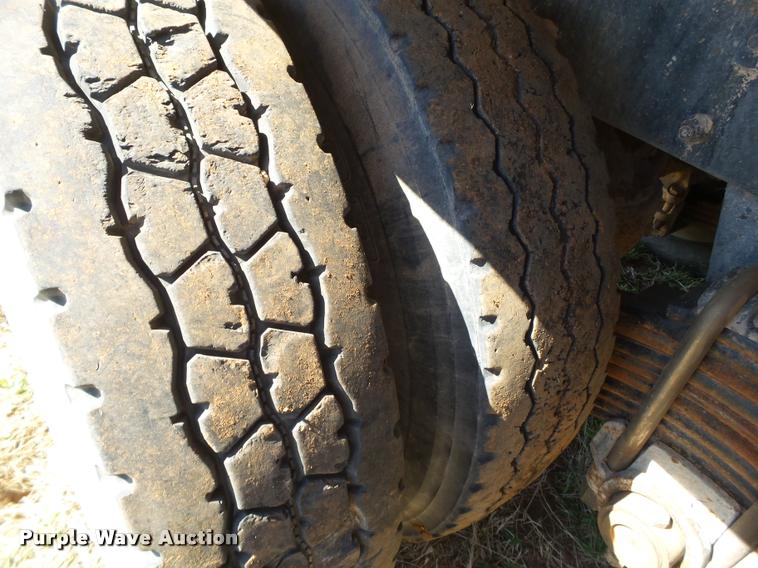 image for item L1617 1986 Mack R688ST dump truck