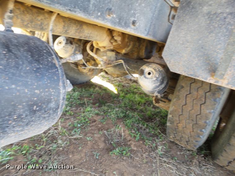 image for item L1617 1986 Mack R688ST dump truck