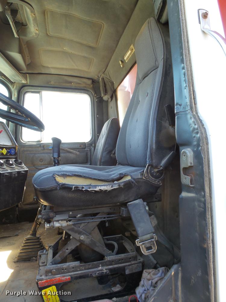 image for item L1617 1986 Mack R688ST dump truck