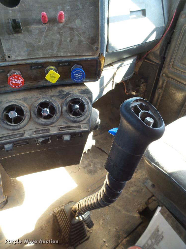 image for item L1617 1986 Mack R688ST dump truck