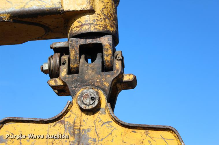 image for item L3028 1985 John Deere 648D skidder