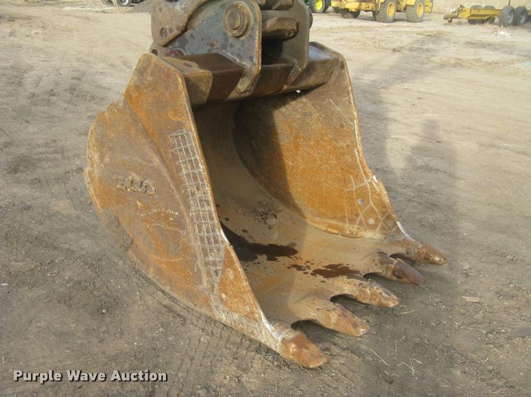 image for item L3969 2004 Komatsu PC200LC-7L excavator
