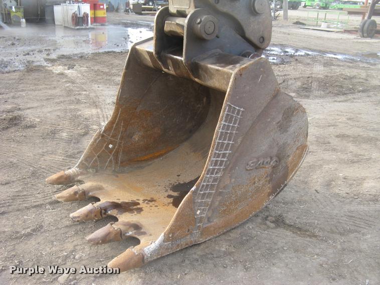 image for item L3969 2004 Komatsu PC200LC-7L excavator