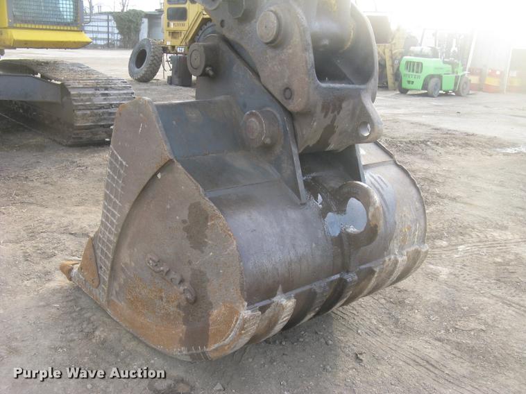 image for item L3969 2004 Komatsu PC200LC-7L excavator