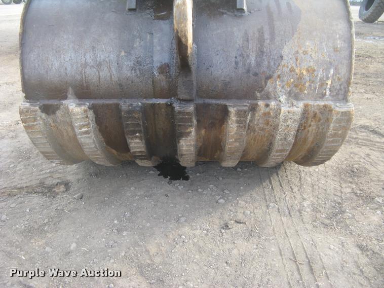 image for item L3969 2004 Komatsu PC200LC-7L excavator