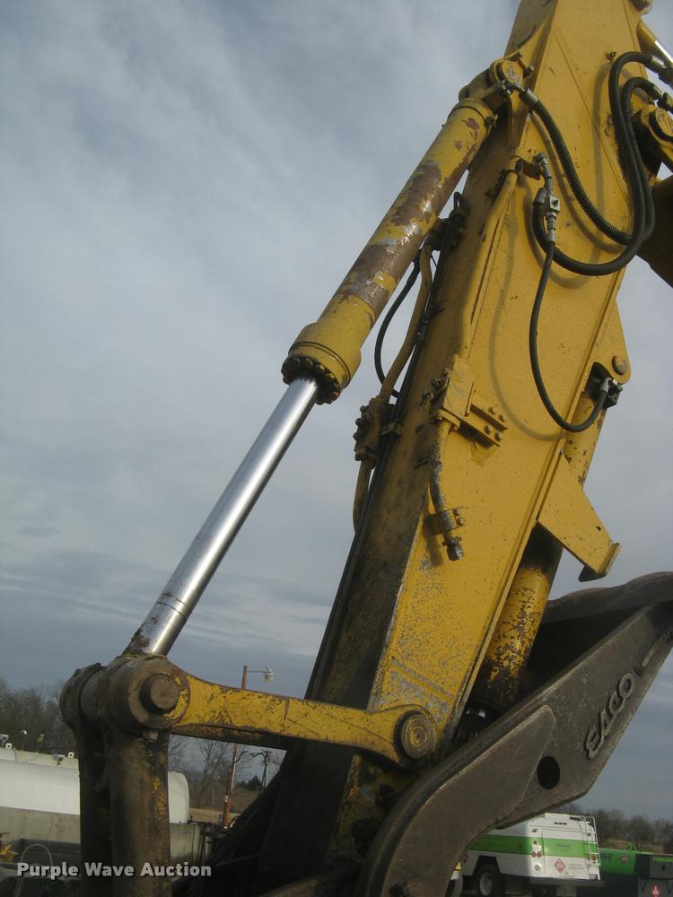 image for item L3969 2004 Komatsu PC200LC-7L excavator