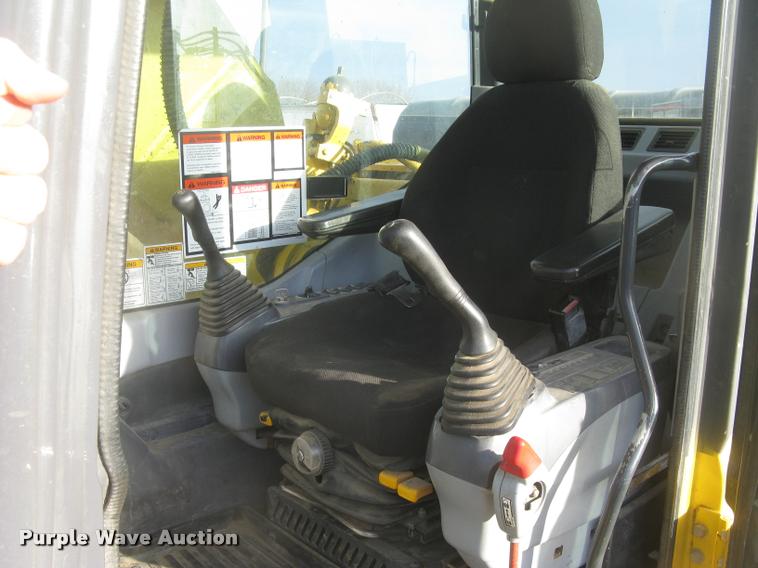 image for item L3969 2004 Komatsu PC200LC-7L excavator