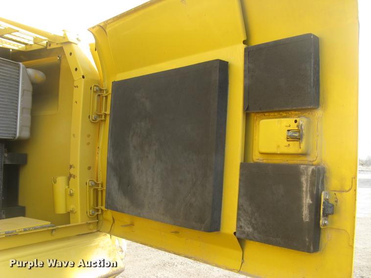 image for item L3969 2004 Komatsu PC200LC-7L excavator
