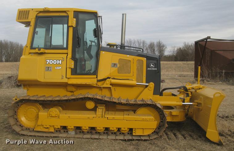 image for item L3970 2004 John Deere 700H LGP dozer
