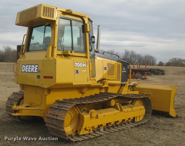 image for item L3970 2004 John Deere 700H LGP dozer