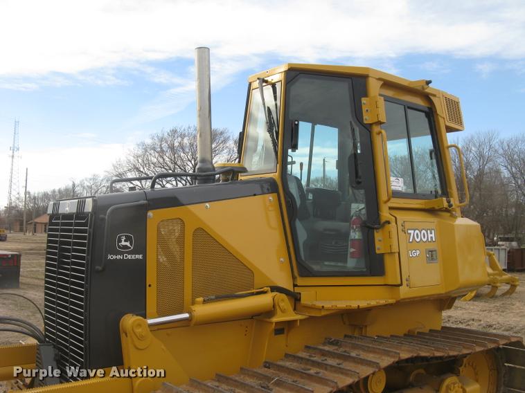 image for item L3970 2004 John Deere 700H LGP dozer