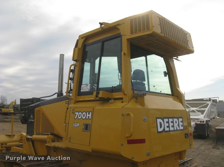 image for item L3970 2004 John Deere 700H LGP dozer