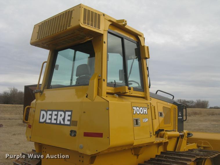 image for item L3970 2004 John Deere 700H LGP dozer