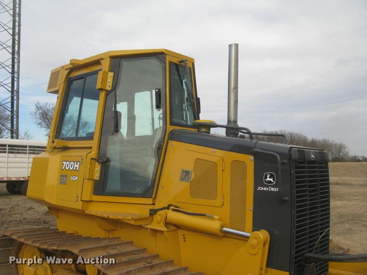 image for item L3970 2004 John Deere 700H LGP dozer