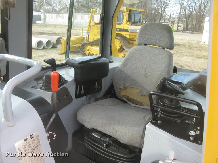 image for item L3970 2004 John Deere 700H LGP dozer