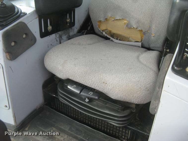 image for item L3970 2004 John Deere 700H LGP dozer