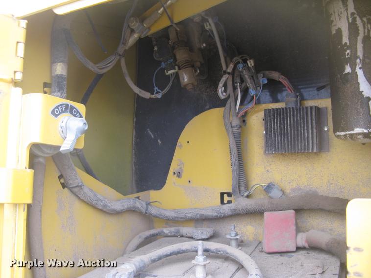 image for item L3970 2004 John Deere 700H LGP dozer