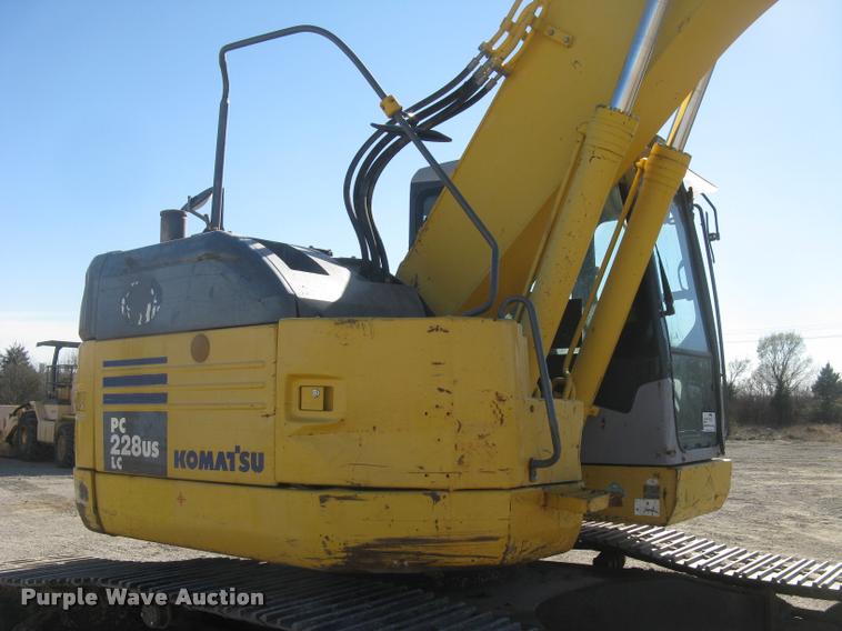 image for item L3974 2006 Komatsu PC228USLC-3 excavator