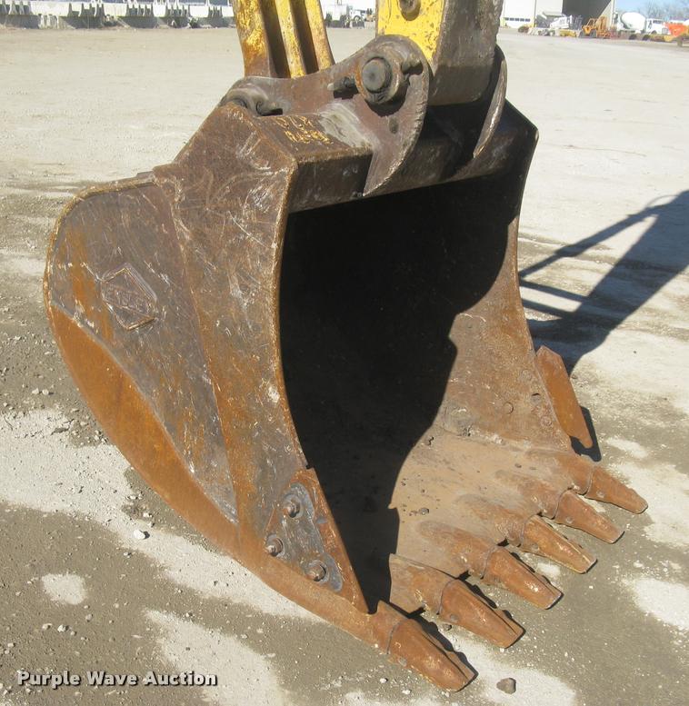 image for item L3974 2006 Komatsu PC228USLC-3 excavator