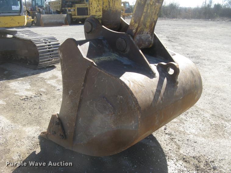 image for item L3974 2006 Komatsu PC228USLC-3 excavator
