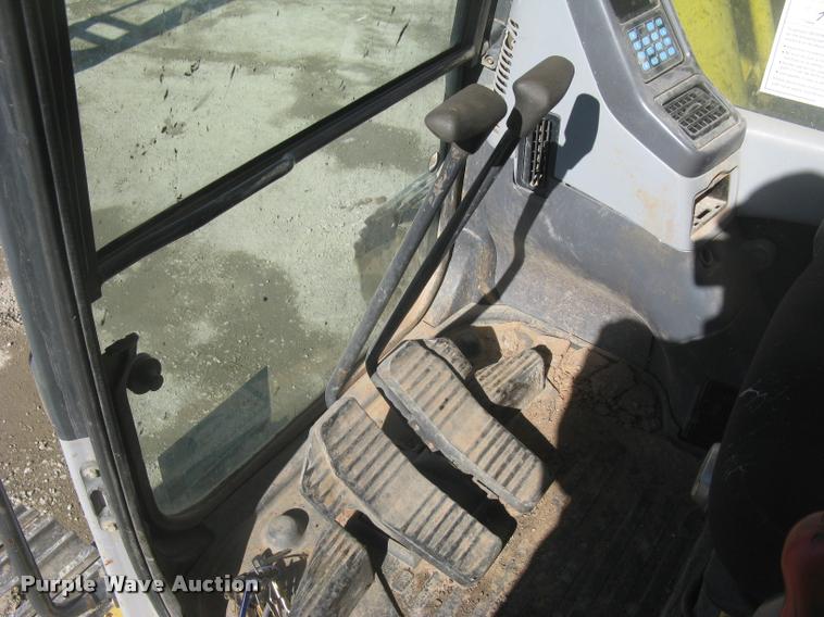 image for item L3974 2006 Komatsu PC228USLC-3 excavator