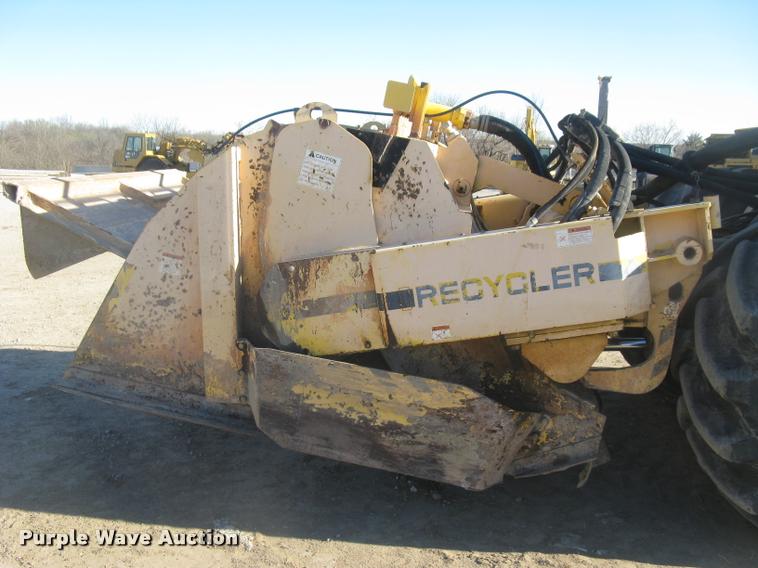 image for item L3975 2006 Bomag MPH364R-2 reclaimer