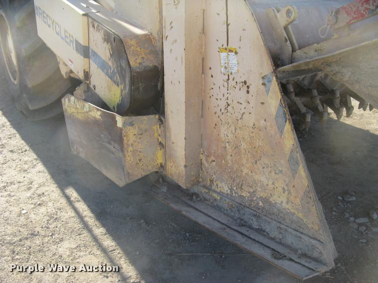 image for item L3975 2006 Bomag MPH364R-2 reclaimer