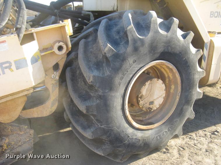 image for item L3975 2006 Bomag MPH364R-2 reclaimer