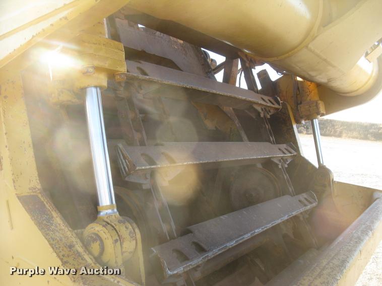 image for item L3977 1995 Caterpillar 615C Series II elevating scraper