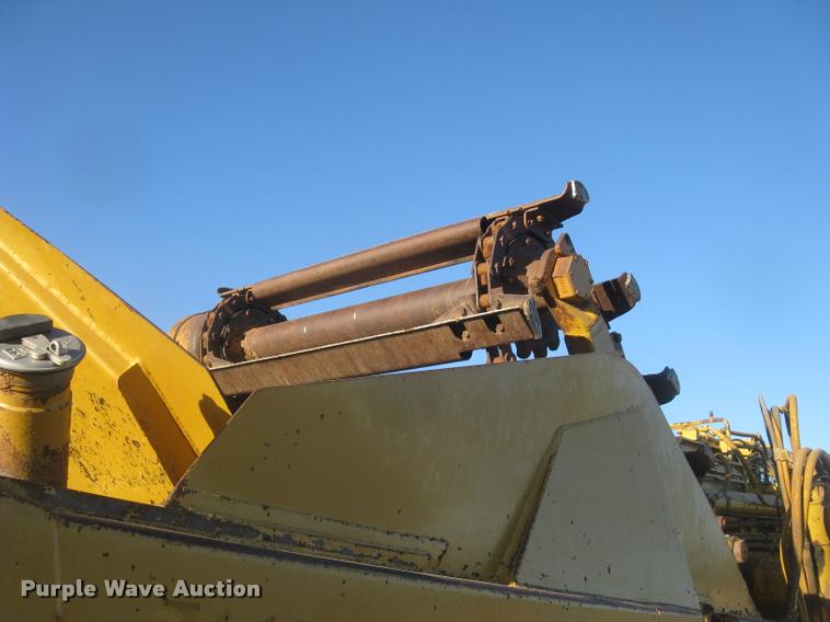image for item L3977 1995 Caterpillar 615C Series II elevating scraper