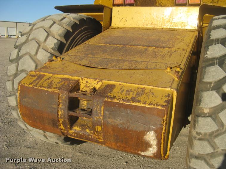 image for item L3977 1995 Caterpillar 615C Series II elevating scraper