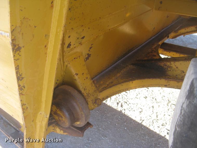 image for item L3977 1995 Caterpillar 615C Series II elevating scraper