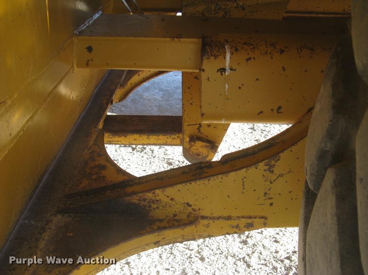image for item L3977 1995 Caterpillar 615C Series II elevating scraper