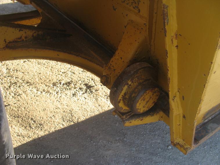image for item L3977 1995 Caterpillar 615C Series II elevating scraper