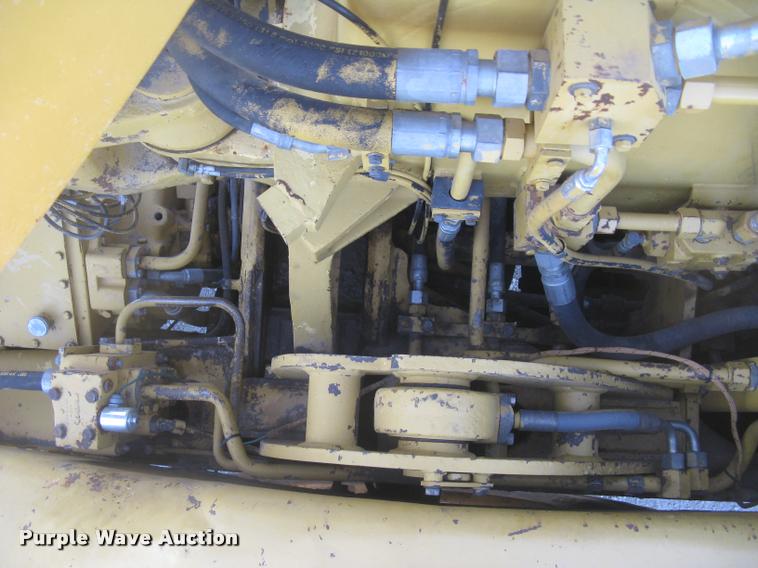 image for item L3977 1995 Caterpillar 615C Series II elevating scraper