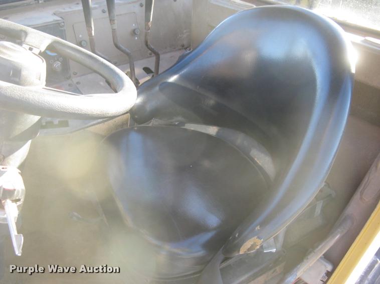 image for item L3977 1995 Caterpillar 615C Series II elevating scraper