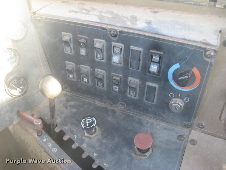 image for item L3977 1995 Caterpillar 615C Series II elevating scraper