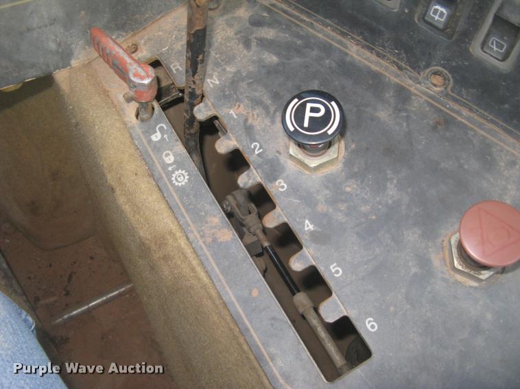 image for item L3977 1995 Caterpillar 615C Series II elevating scraper