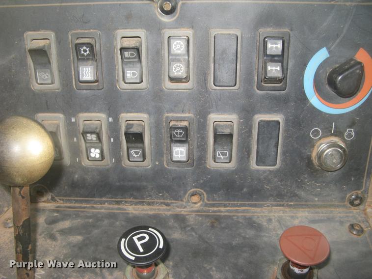 image for item L3977 1995 Caterpillar 615C Series II elevating scraper