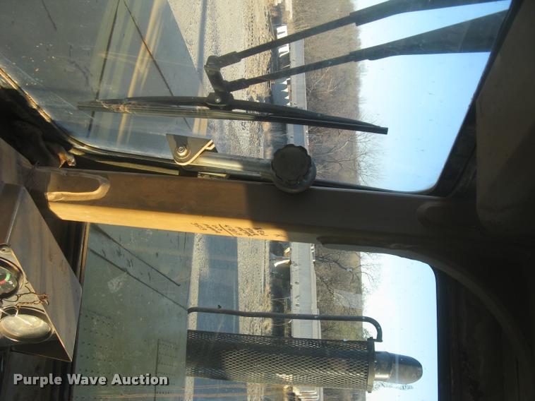 image for item L3977 1995 Caterpillar 615C Series II elevating scraper