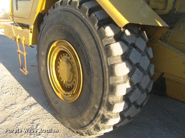 image for item L3977 1995 Caterpillar 615C Series II elevating scraper