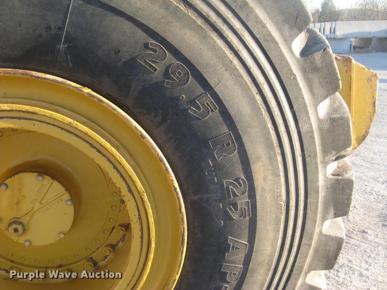 image for item L3977 1995 Caterpillar 615C Series II elevating scraper